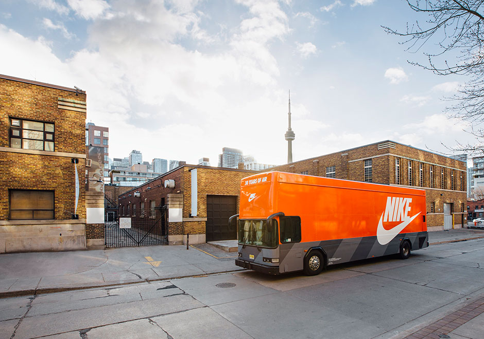 nike-air-max-bus-toronto-schedule-01